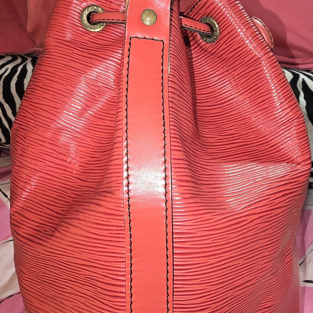 Red Designer Bucket Bag - Picture 9 of 13